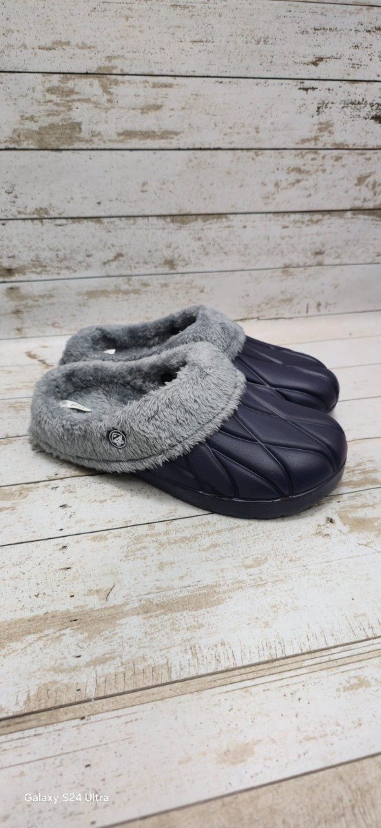 Producto - crocs cerrada con peluche azul del 35 al 40 - 0