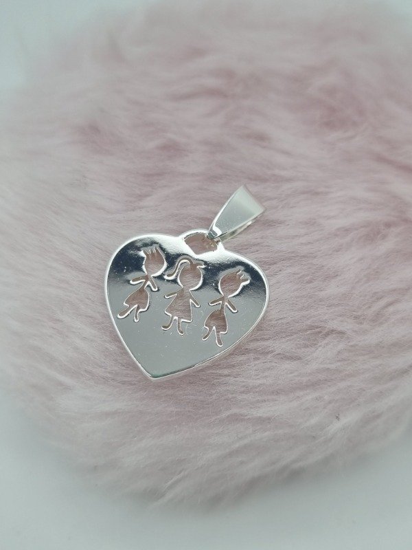 Producto - Dije acero blanco corazon con 3 niños calados
