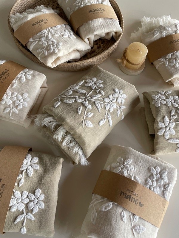 Producto - Camino de mesa "Flor y Rama"