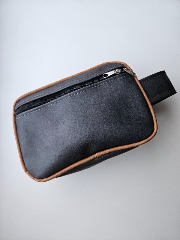 Producto - NECESER ECOCUERO DOBLE CIERRE GRIS CON MARRON