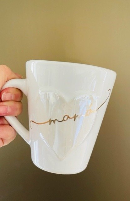 Producto - TAZA MAMÁ ( con corazón en relieve)