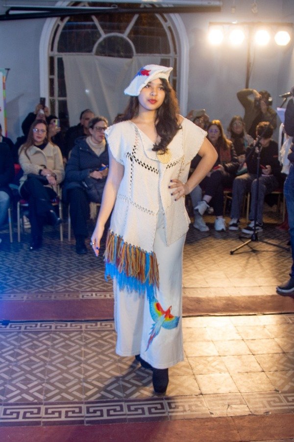 Producto - Chaleco irregular tejido Guacamayo