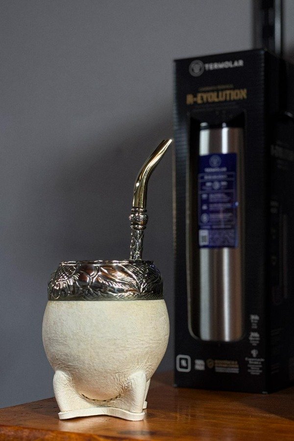 Producto - MATE TORPEDO CUERO CRUDO CINCELADO AL LACRE