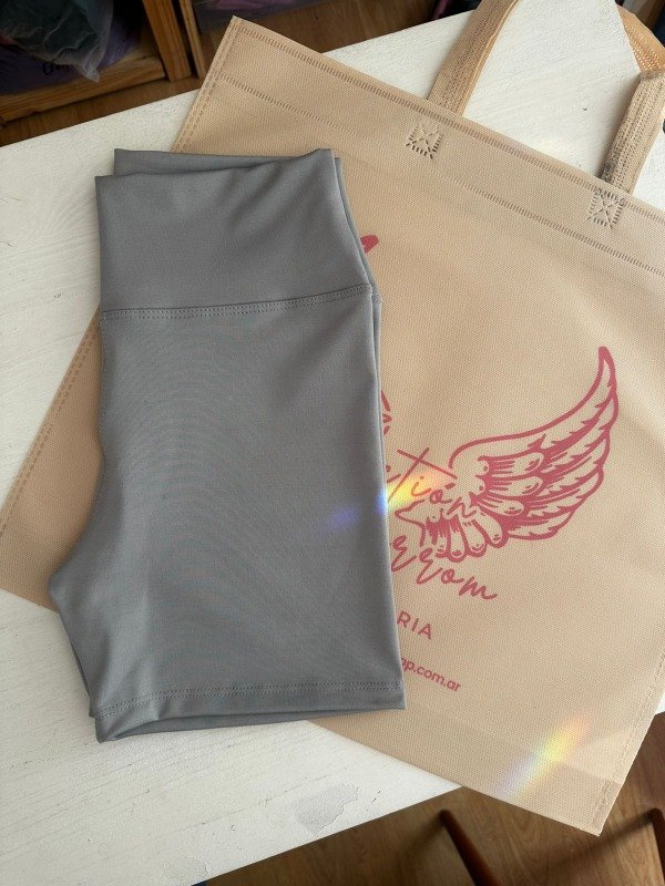 Producto - calza corta microfibra gris plata