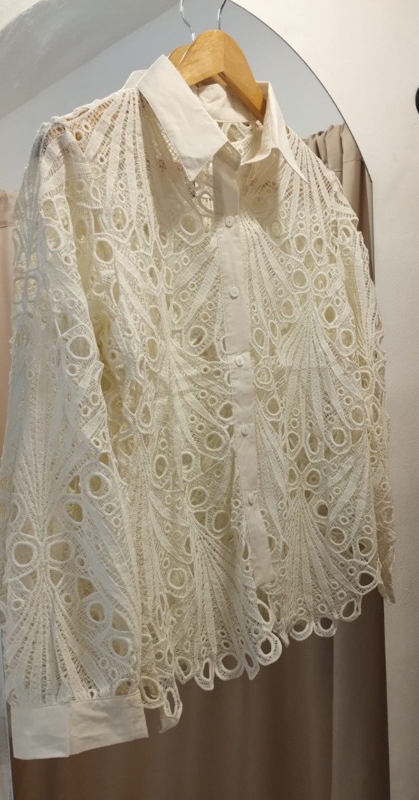 Producto - camisa con aplique