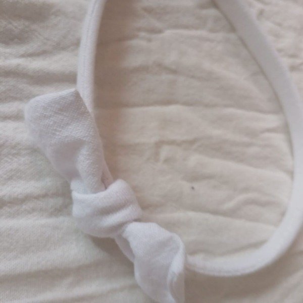 Producto - Vincha con moño blanca