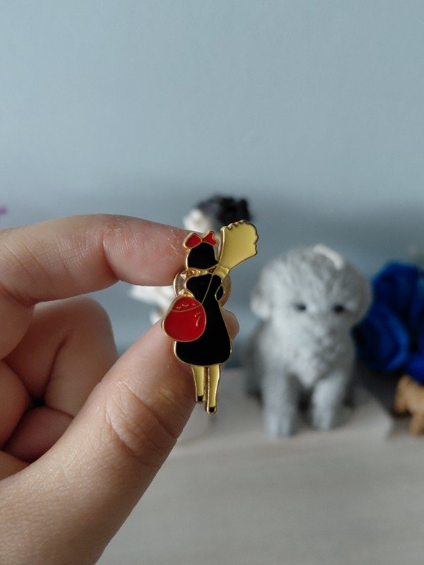 Producto - Pin metalizado - Kiki: Entregas a domicilio #2087