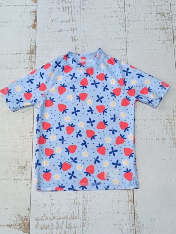 Producto - REMERA UV MANGA CORTA FRUTILLAS