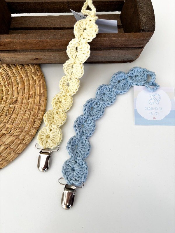 Producto - Portachupetes tejido