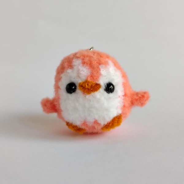 Producto - Llavero Pingüino rosa pequeño  tejido amigurumi