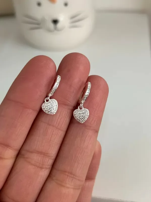 Producto - AROS HUGGIES CON CORAZÓN MICROPAVE 8MM