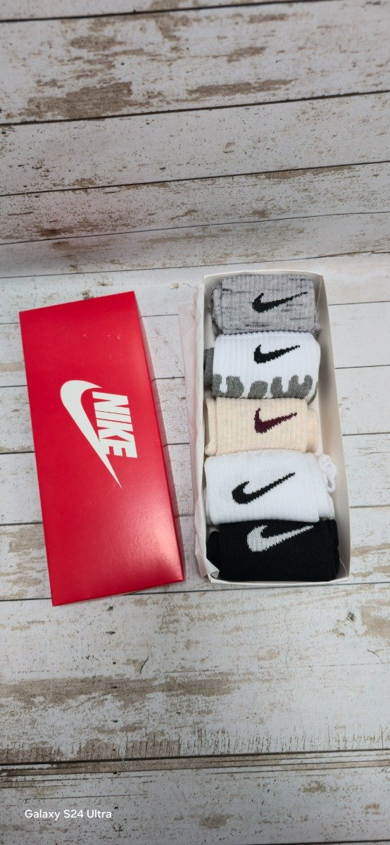 Producto - Caja de 5 pares Nike modelo 4