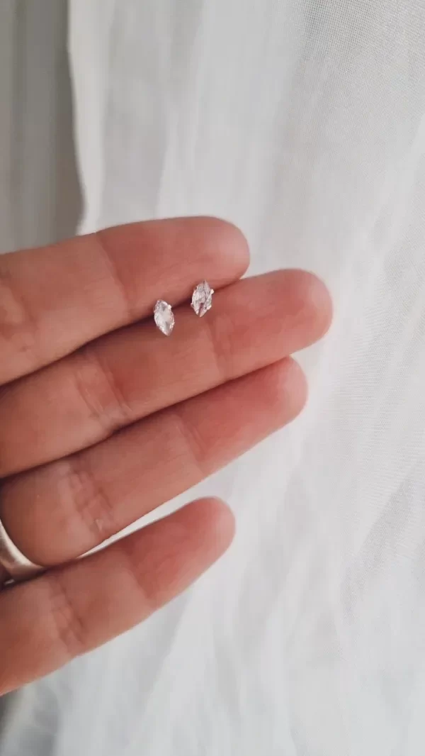 Producto - Aros pasantes cubic engarzado ovalado plata 925