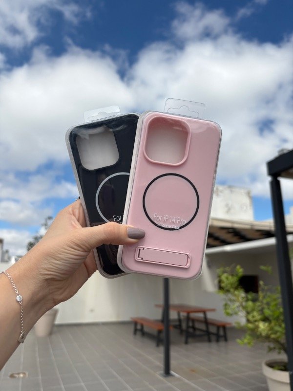 Producto - SILICONE CASE C/SOPORTE IP 14 PRO