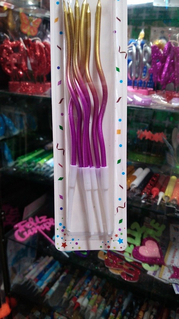 Producto - VELA VIVORITA VIOLETA Y DORADA