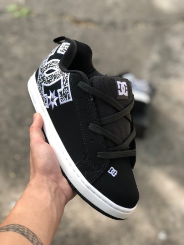 Producto - DC BLACK LOGO BLANCO