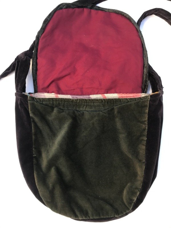 Producto - Morral Goth de plush - 3
