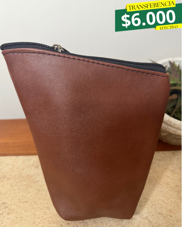 Producto - YERBERO CUERO MARRON CON BASE