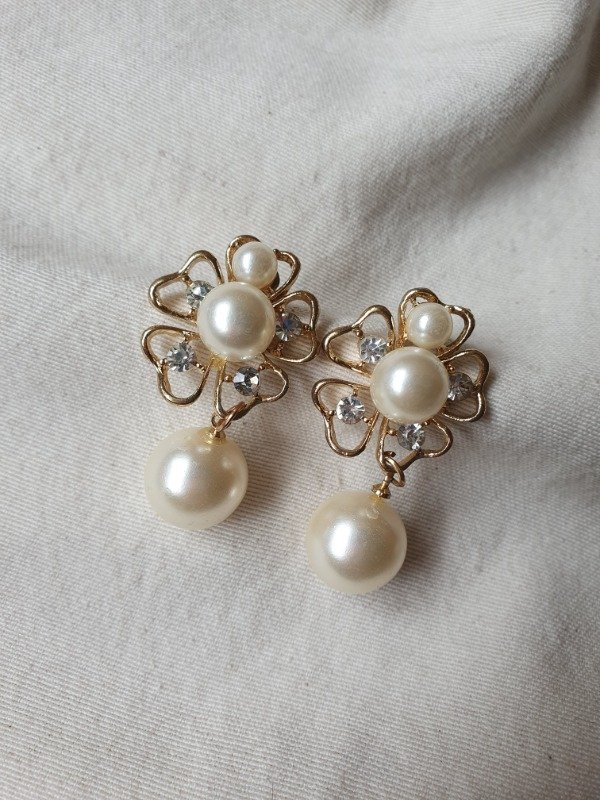 Producto - Aros Colgantes Pasantes Flores con Perlas