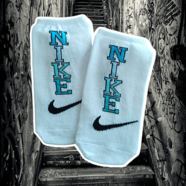 Producto - Nike letras turqueza