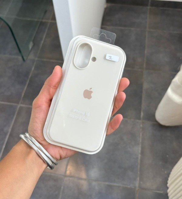 Producto - Silicone Case Hueso (IPhone 16)