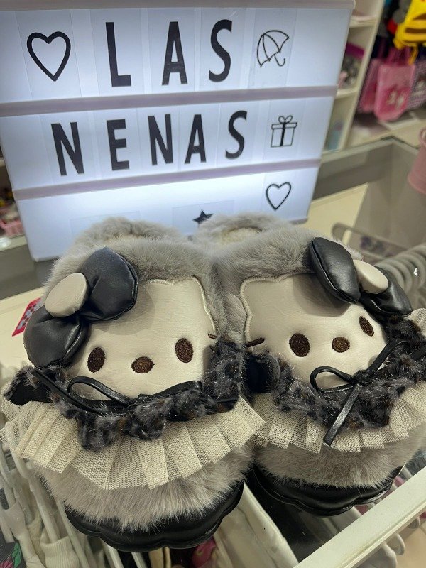 Producto - Pantuflas en color gris y negro- marron