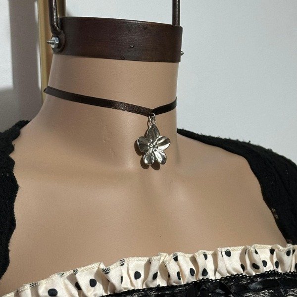 Producto - brown flower necklace