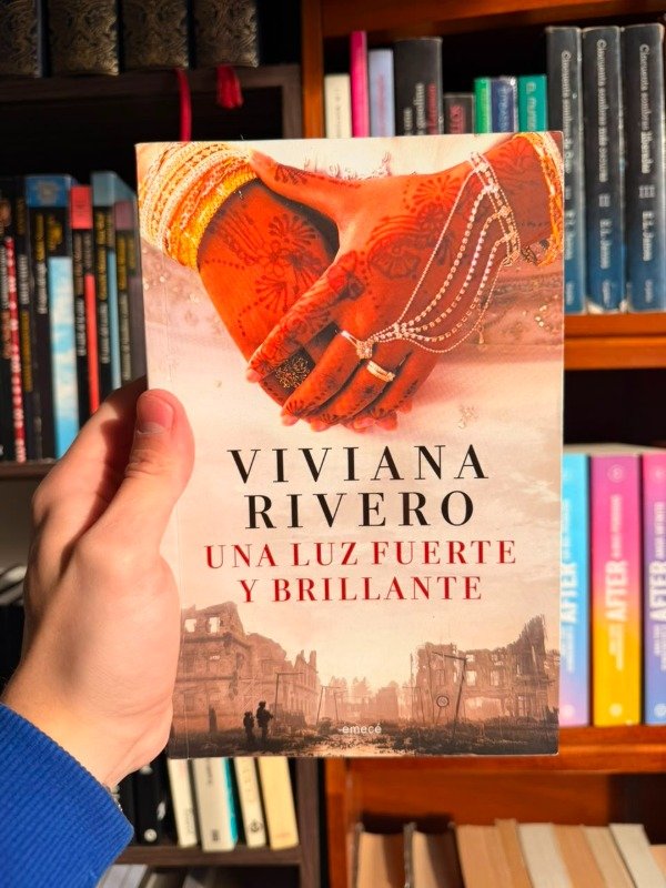 Producto - Una luz fuerte y brillante (Viviana Rivero)