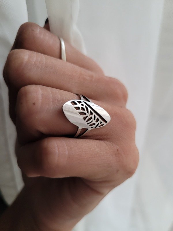 Producto - Anillo ovalado con sello AQ