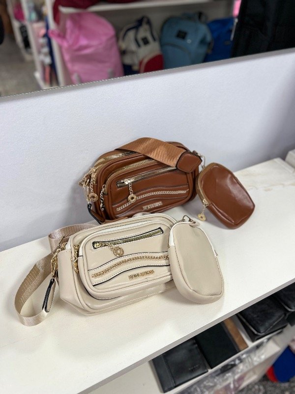 Producto - Cartera bandolera de cuerina con monedero