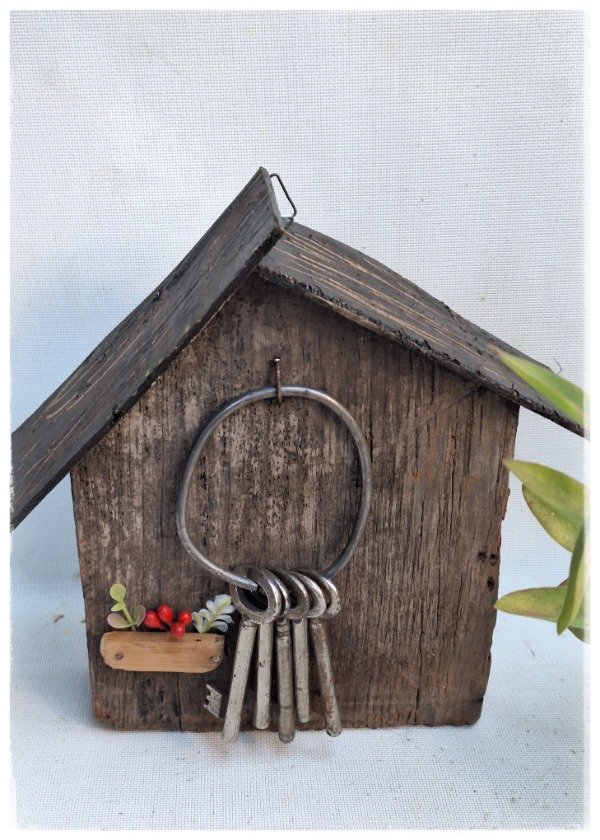 Producto - Casita de Madera con llaves