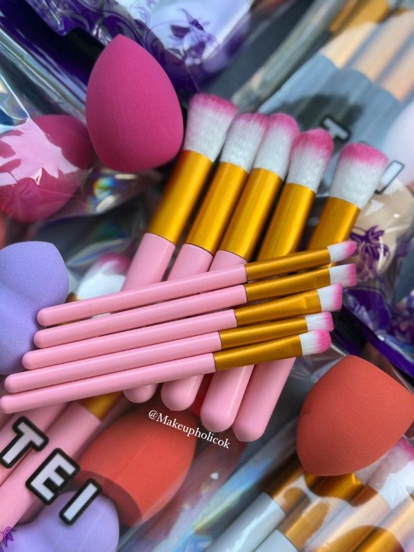 Producto - SET DE 10 BROCHAS + 3 ESPONJAS - TEI - PACK DE 12 UNIDADES