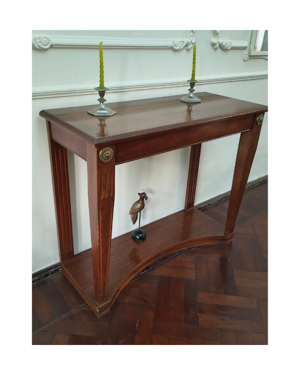 Producto - Consola estilo Imperio de cedro lustrado	/ 82x102x45