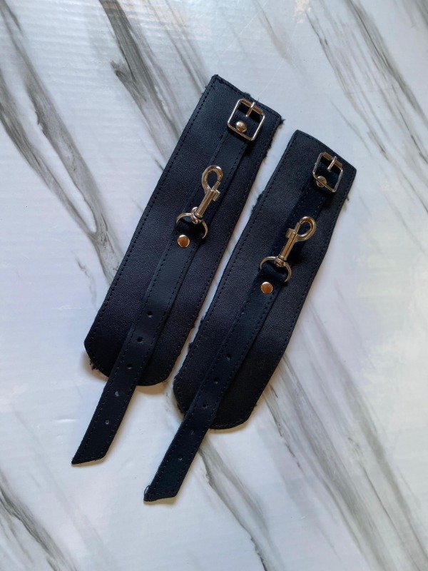 Producto - Esposas Cuero Negras con Peluche