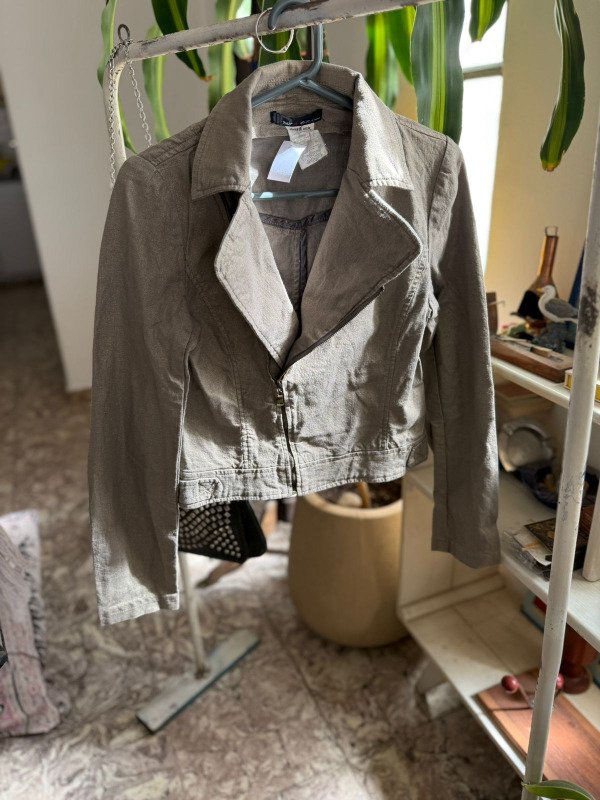Producto - CAMPERA DORADA