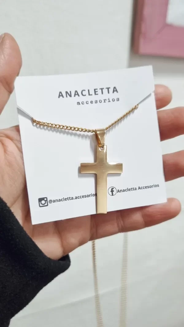 Producto - Gargantilla cruz acero dorado chata