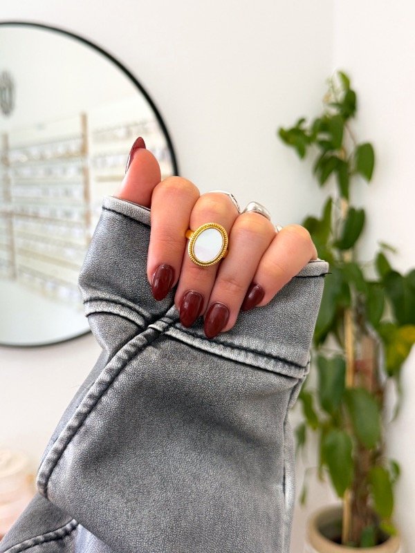 Producto - Anillo bañado en oro óvalo contorno
