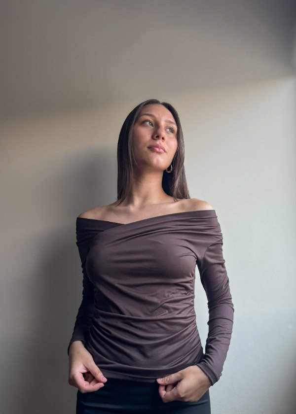 Producto - Remera Chesley - Chocolate
