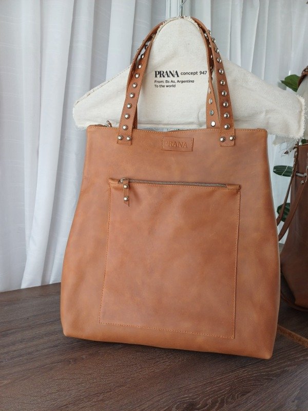 Producto - Mochila Cartera Xiam (2 en 1) CUERO habano c/tachas