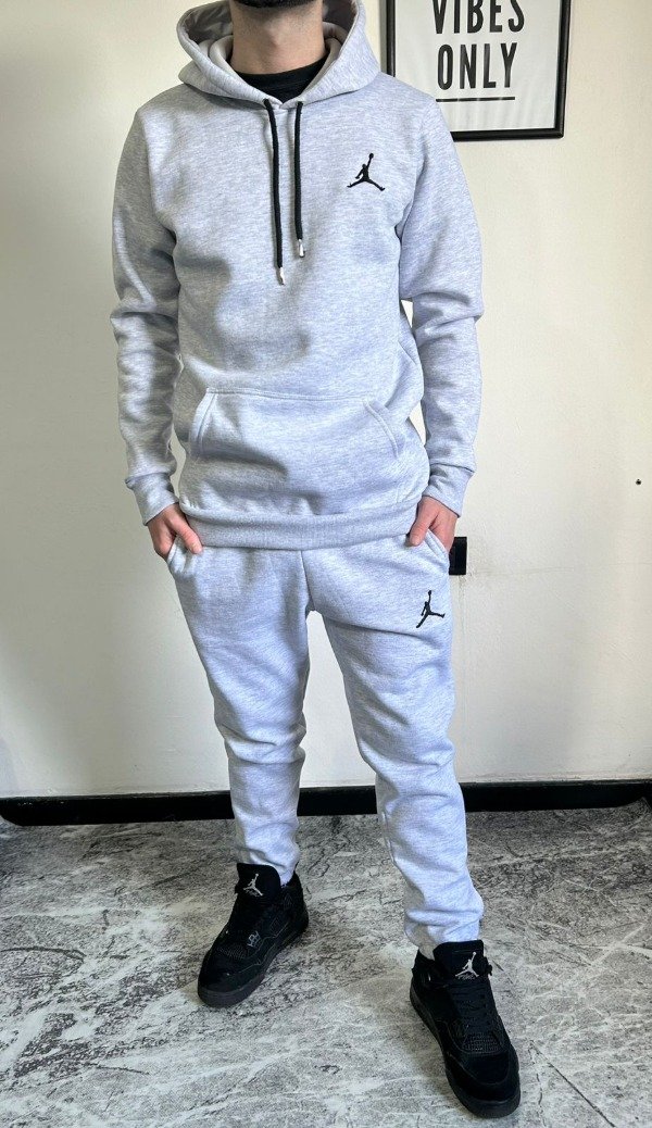 Producto - Conjunto Jordan Basic Gris + MEDIAS DE REGALO