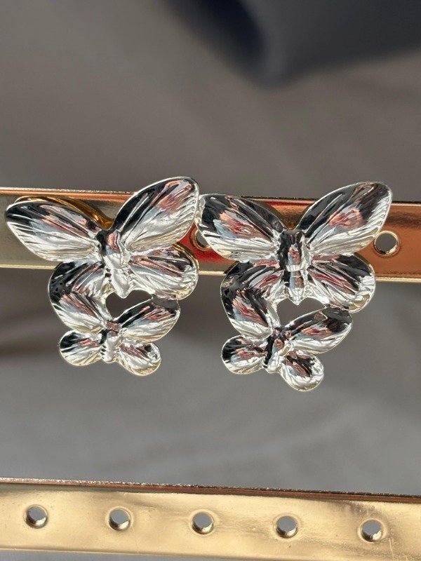 Producto - Aros MARION en acero blanco maripositas 2,5 cm