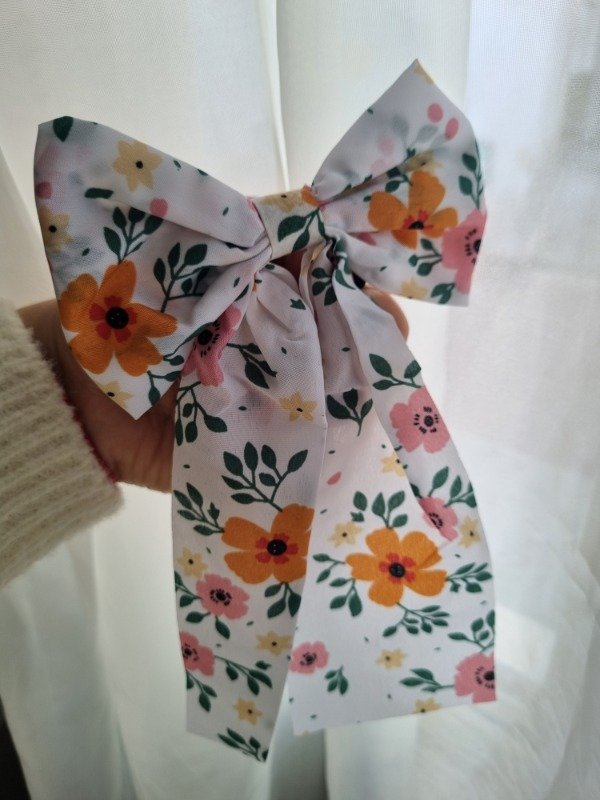 Producto - Moño flores fondo blanco