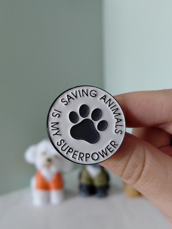 Producto - Pin metalizado - Veterinaria "Saving animals is my superpower" #3045