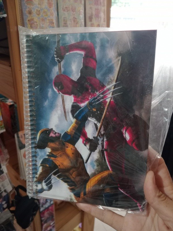 Producto - Cuaderno tapa dura com stickers deadpool