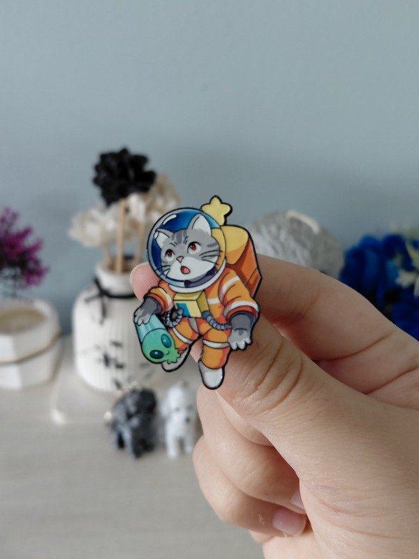 Producto - Pin metalizado - Michi astronauta #2402
