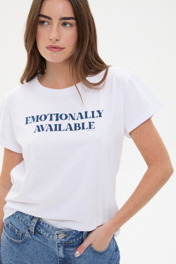 Producto - REMERA M/C ESTAMPA Y HOTFIX EMOTIONALLY