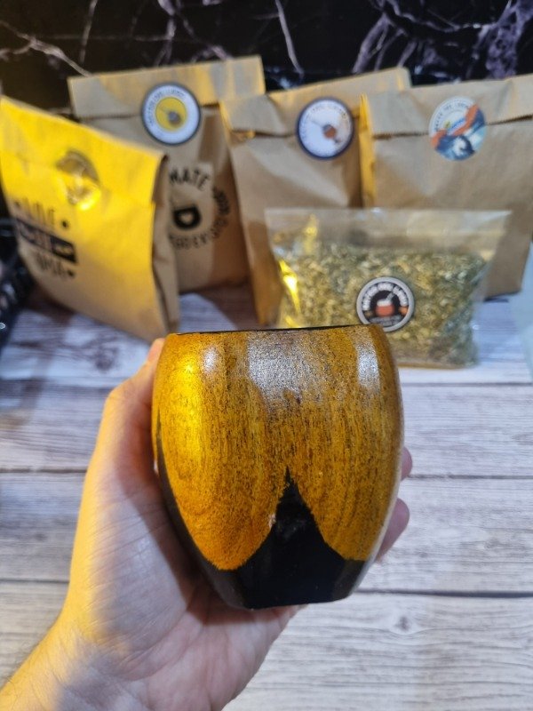 Producto - Mate Ranchero Original de Madera Laqueada. Pintado a Mano en Negro - 2