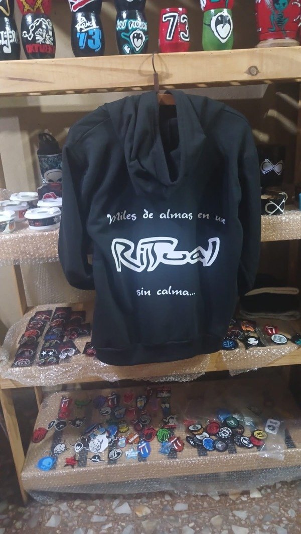 Producto - Buzo los piojos ritual
