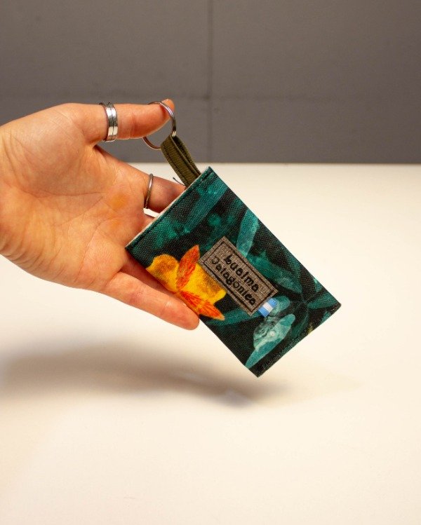 Producto - Tarjetero estampado amancay