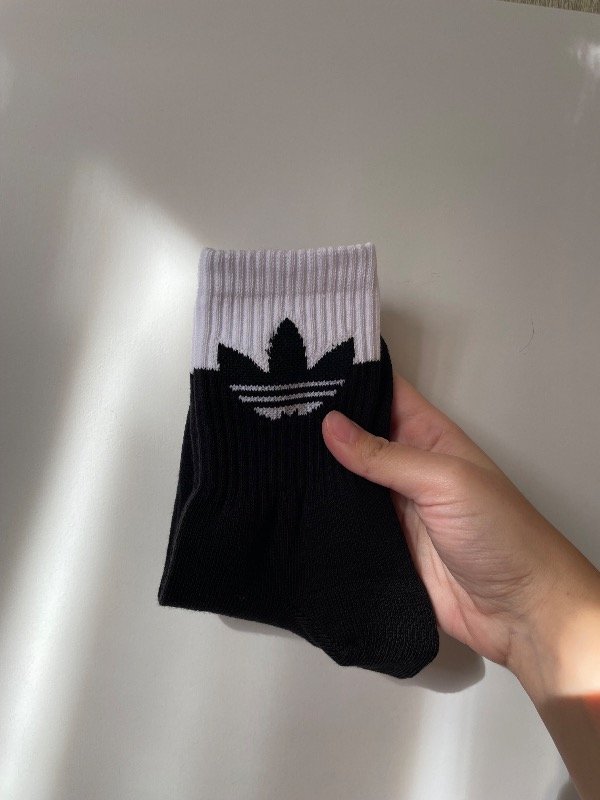 Tenis adulto Adidas originals negra borde blanco